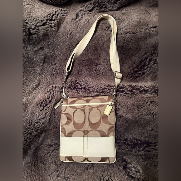 Coach Signature Brown and Cream Crossbody Bag. Absolutely adorable  super clean - Picture 1 of 11